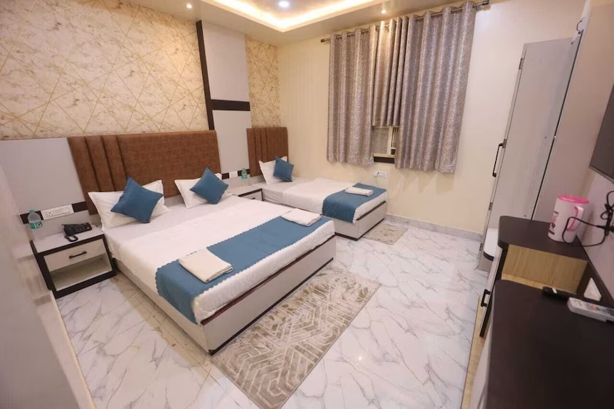 Modern bedroom with twin beds